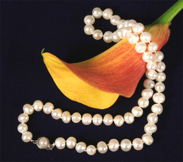 Perlenkette K102 mit Perlenverschluß 45cm lang 7-8mm Durchmesser weiss